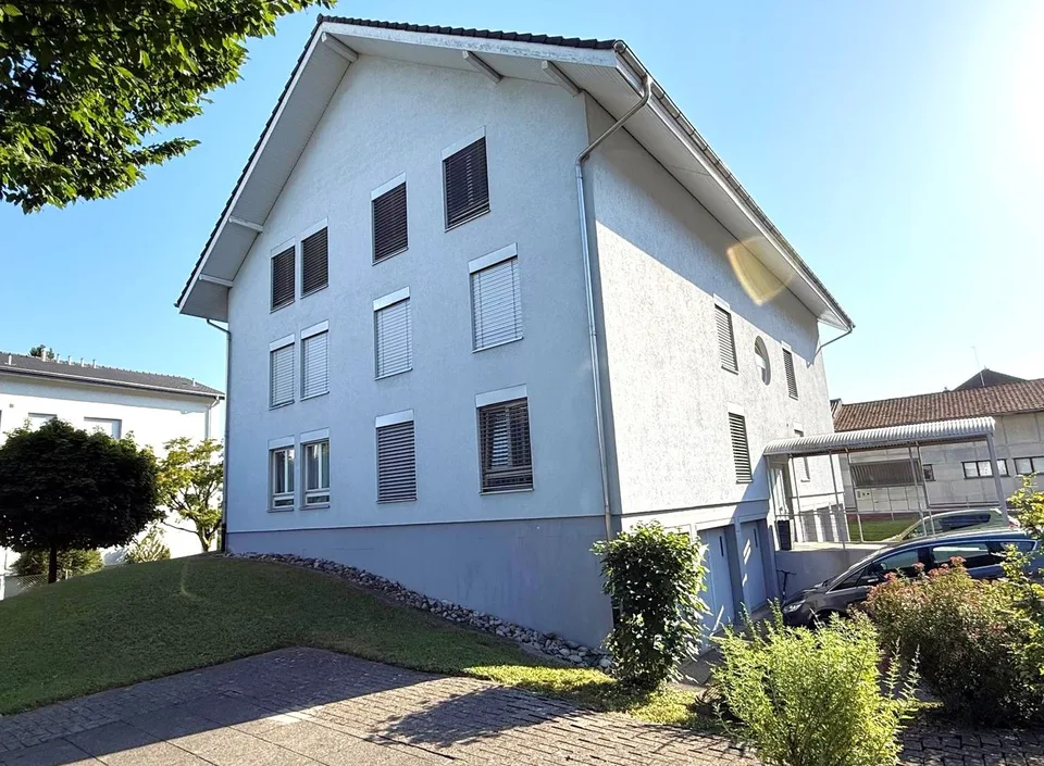 Attraktive 4.5-Zimmer-Wohnung mit Balkon, Garage und viel Stauraum