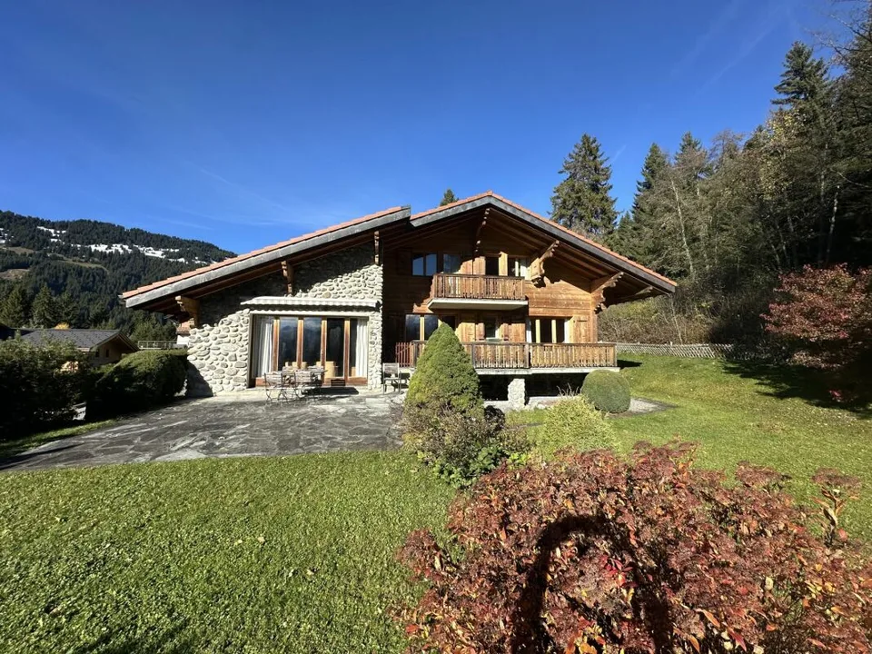 Chalet de 9 pièces, proche du centre