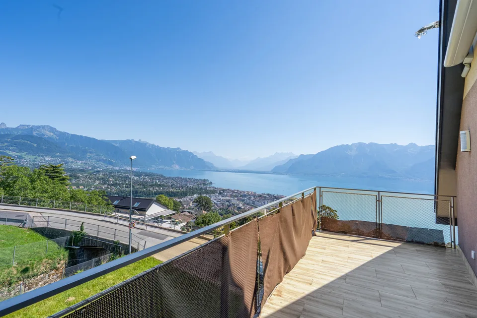 Appartement von Prestige renoviert mit spektakulärer Aussicht auf den See!