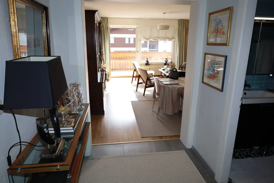 Prächtige 4,5-Zimmer-Wohnung mit Balkon in Crans