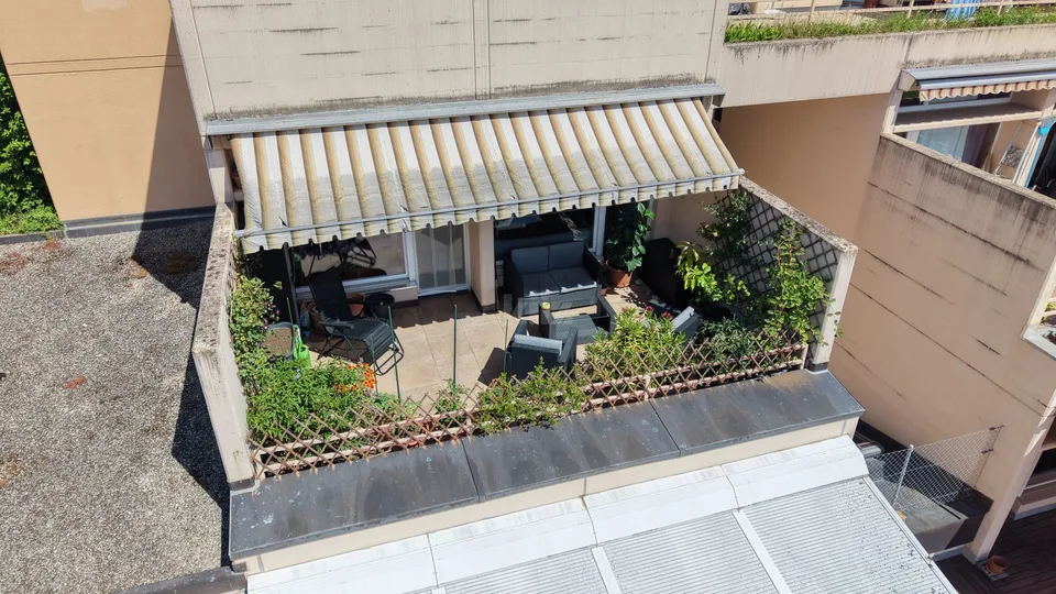 Charmantes Studio mit großer Terrasse und freier Sicht – Foto 12 von 13