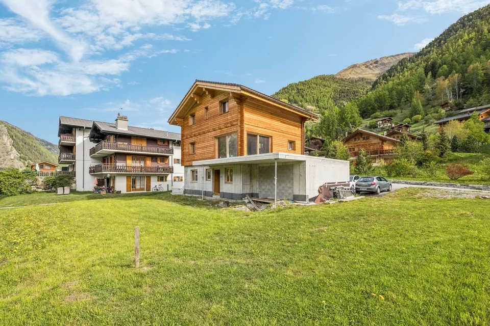 Elegantes Chalet im Bau mit maßgeschneiderten Ausführungen in Evolène