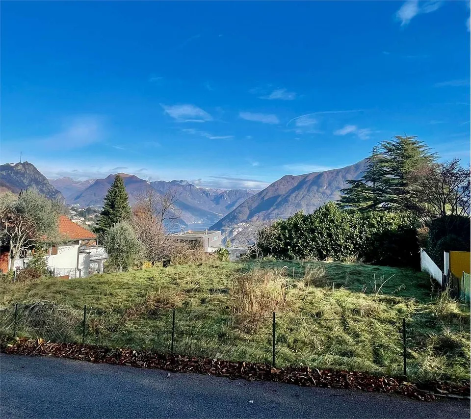 Terreno edificabile con splendida vista aperta e sul Lago di Lugano -