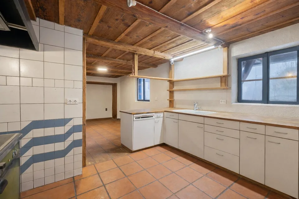 Bauernhaus mit vier Wohnungen in der Weilerzone
