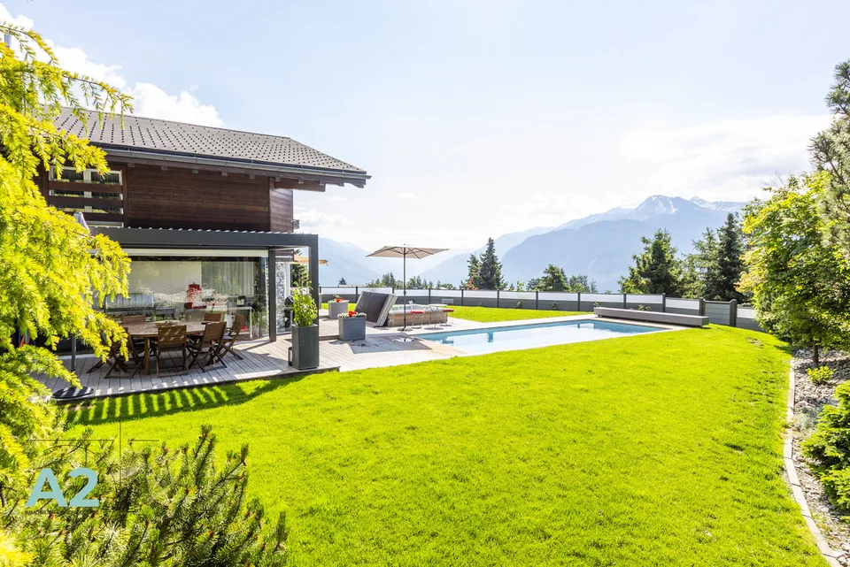 CHALET DE STANDING DE 9 PIÈCES AVEC PISCINE EXTÉRIEUR ET JACUZZI