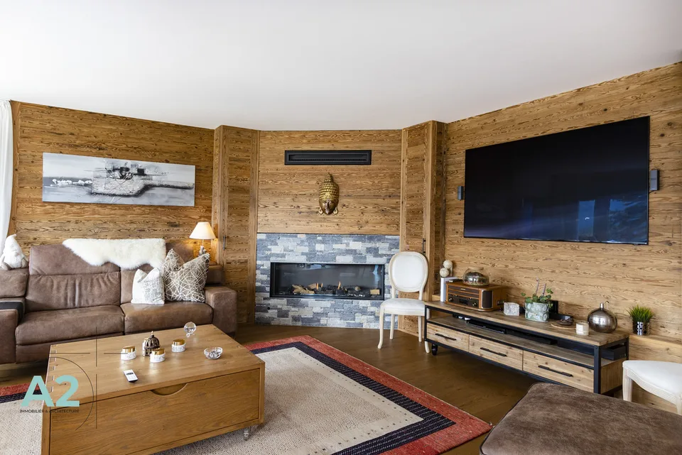 Chalet von hohem Standard mit 9 Zimmern, Außenpool und Jacuzzi