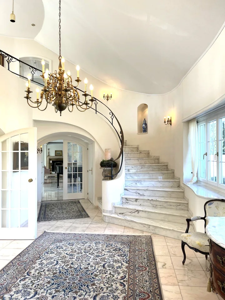 "Villa Schöngrün" mit Umbaupotential für zwei Wohneinheiten