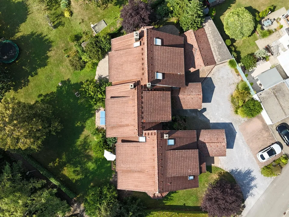 Residenza per più generazioni al confine svizzero