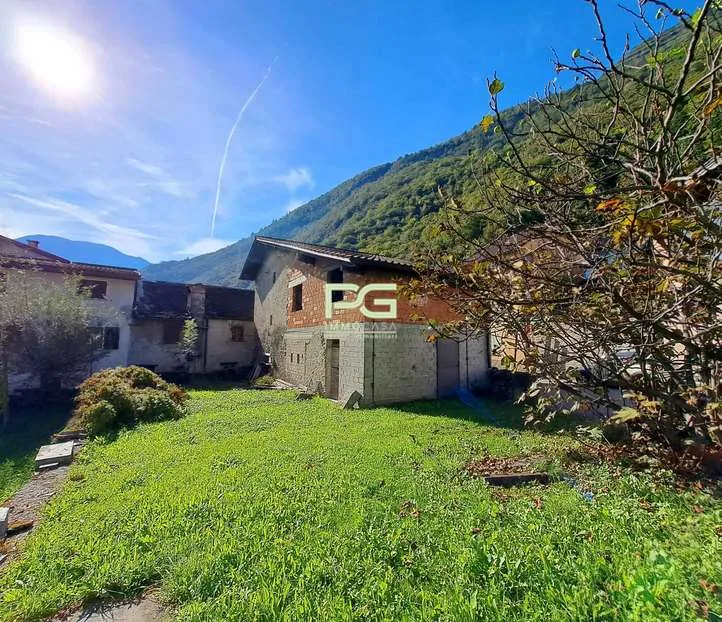 Gnosca, rustico con terreno