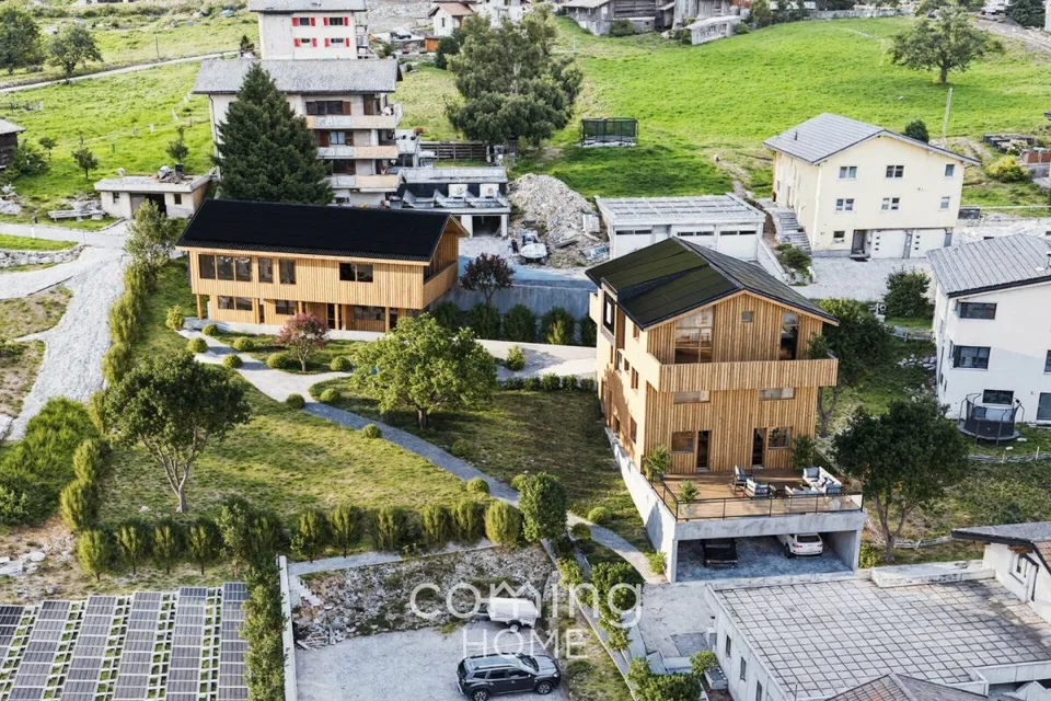 Sostenibile, caratteristico e con vista sulla montagna - due case unifamiliari nuove a Bürchen