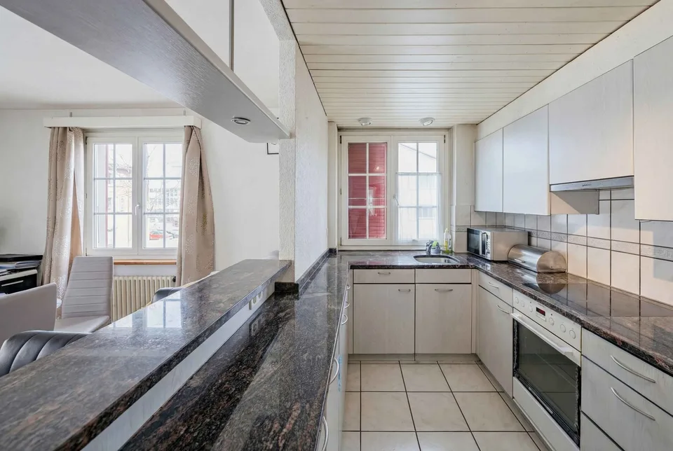 ERTRAGSSTARKES WOHN- UND GESCHÄFTSHAUS MIT RESTAURANT UND WOHNUNGEN
