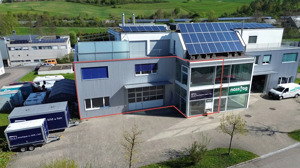 Gewerbeliegenschaft mit Büro, Lager / Produktion und Einstellhalle St