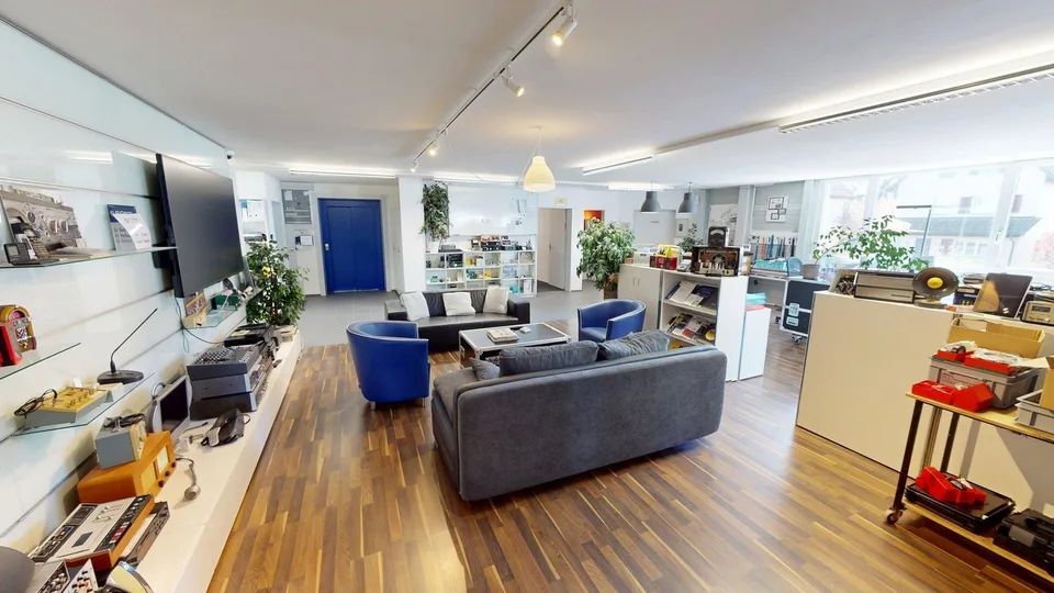 Gewerbeliegenschaft mit Büro, Lager / Produktion und Einstellhalle St – Foto 6 von 13