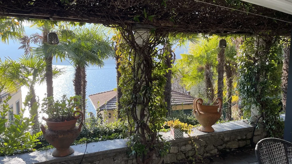 Valsolda: Bellissima villa ristrutturata sul lago di Lugano