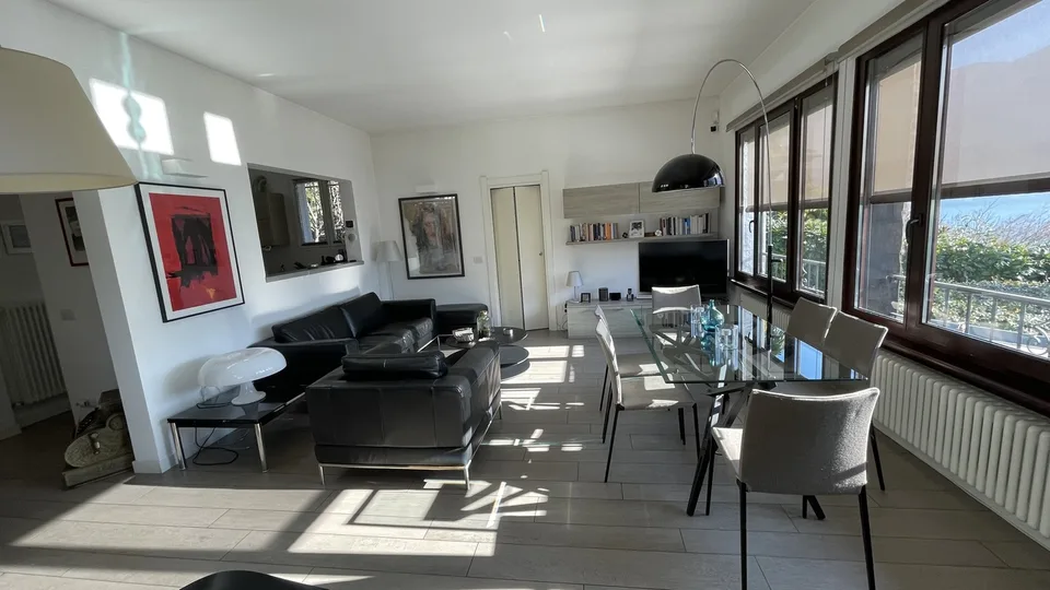 Valsolda: Bellissima villa ristrutturata sul lago di Lugano