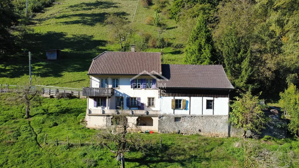 Propriété dans la zone agricole avec 2 unités d'habitation, grande parcelle