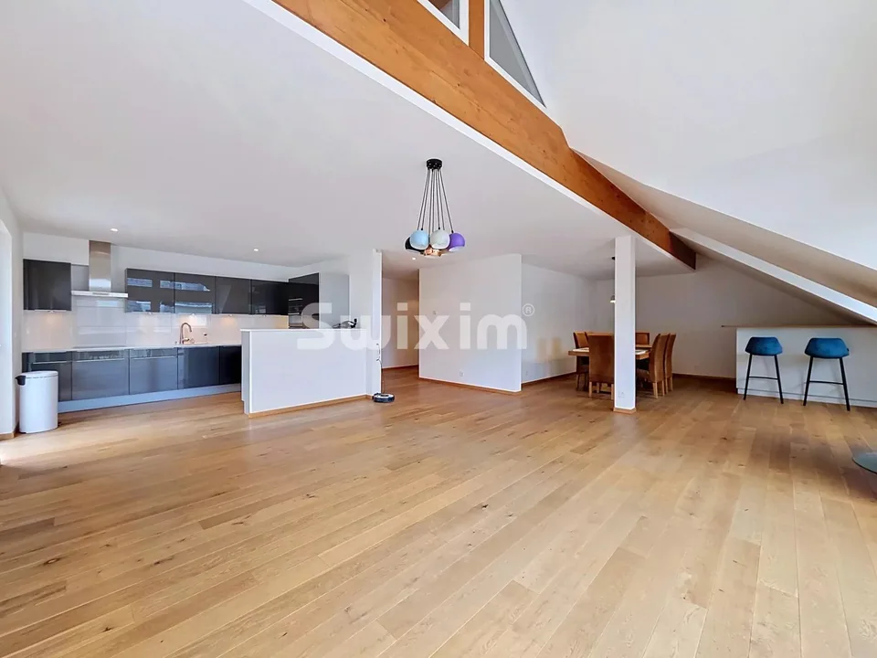 Elegante attico 190 m² nel cuore di St-Cergue