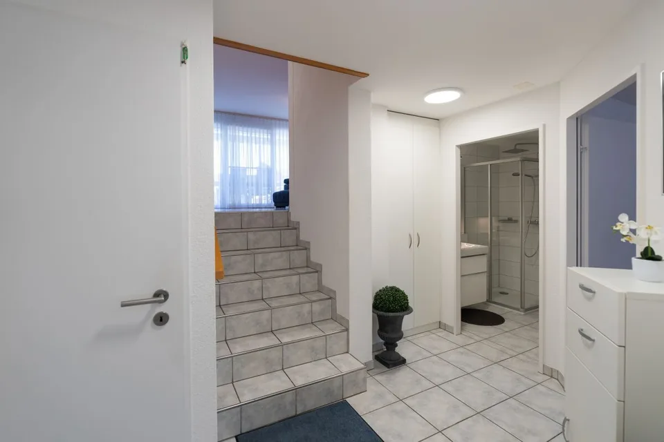 Espace pour vivre – maison mitoyenne bien entretenue dans un emplacement attractif. – photo 18 sur 26