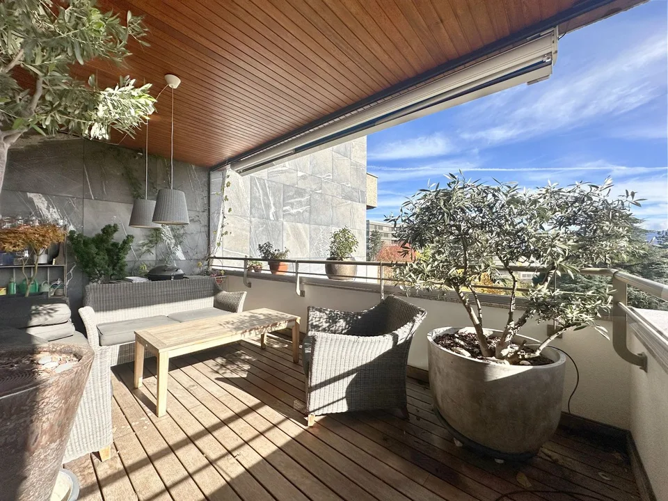 RARE: luxurious 7-Room apartment in a private residence / Magnifique 7 pièces
