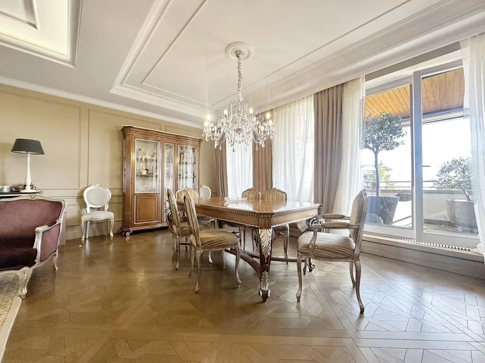 RARE: luxurious 7-Room apartment in a private residence / Magnifique 7 pièces