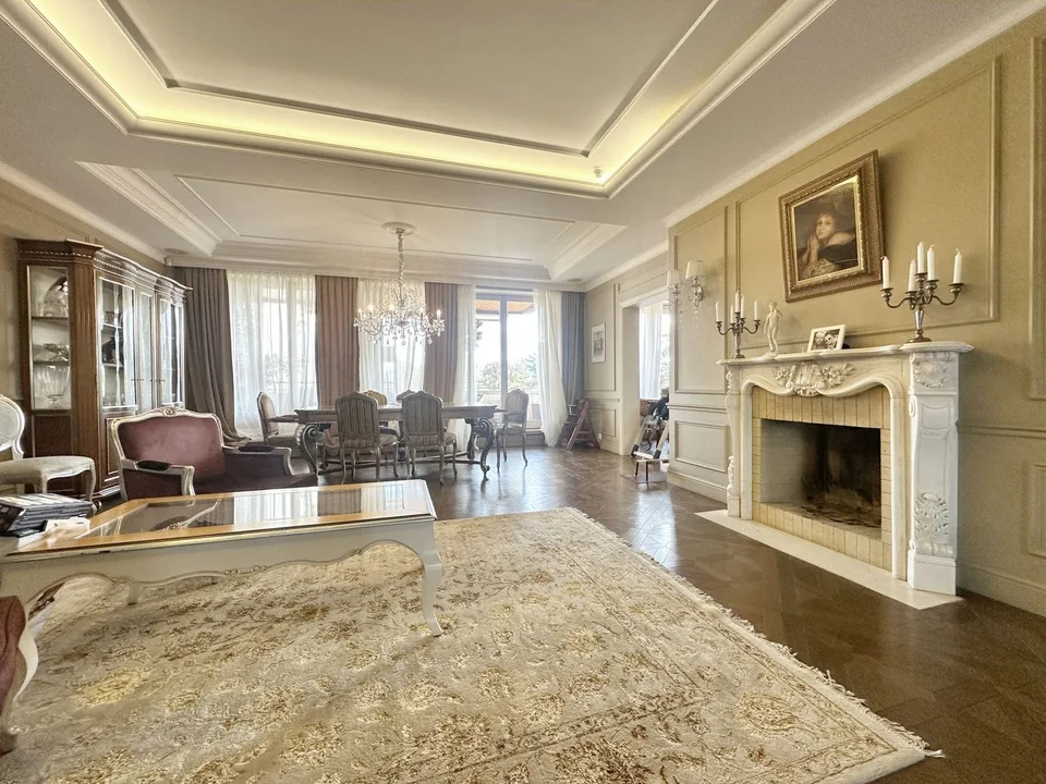 RARE: luxurious 7-Room apartment in a private residence / Magnifique 7 pièces