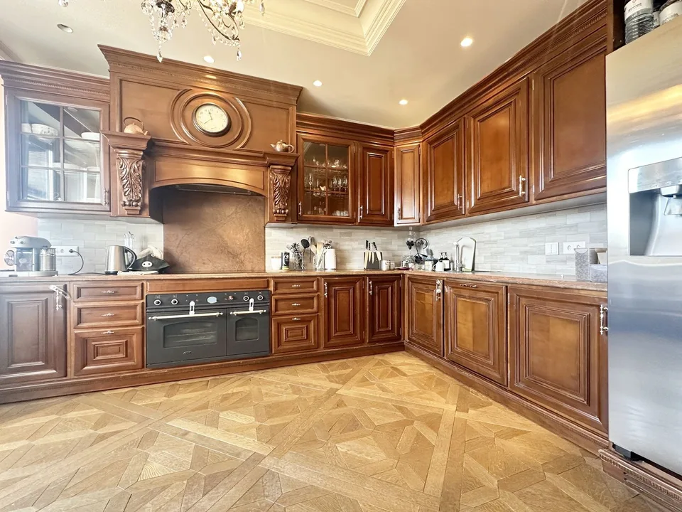 RARE: luxurious 7-Room apartment in a private residence / Magnifique 7 pièces