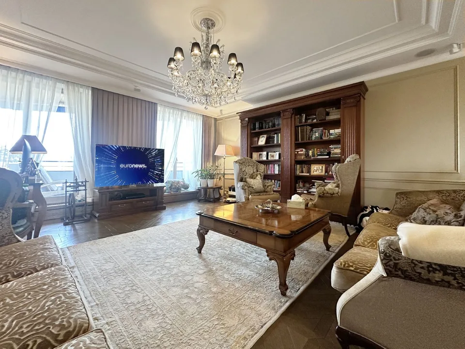 RARE: luxurious 7-Room apartment in a private residence / Magnifique 7 pièces