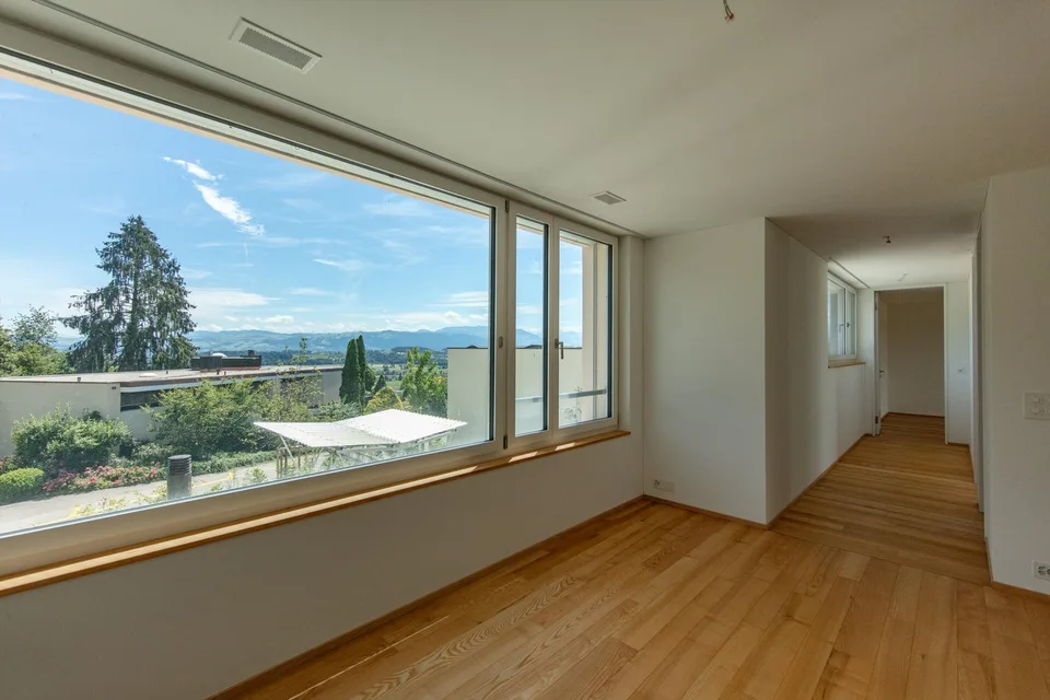 "Tschampani" - Ampia casa di 7,5 locali in un'area verde.
