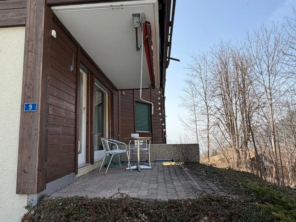Charmante 2.5-Zimmer-Wohnung mit Traumblick in Beatenberg