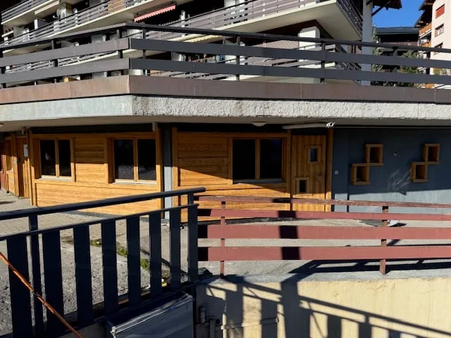 Haute-Nendaz, surface commerciale avec terrasse au centre de la station