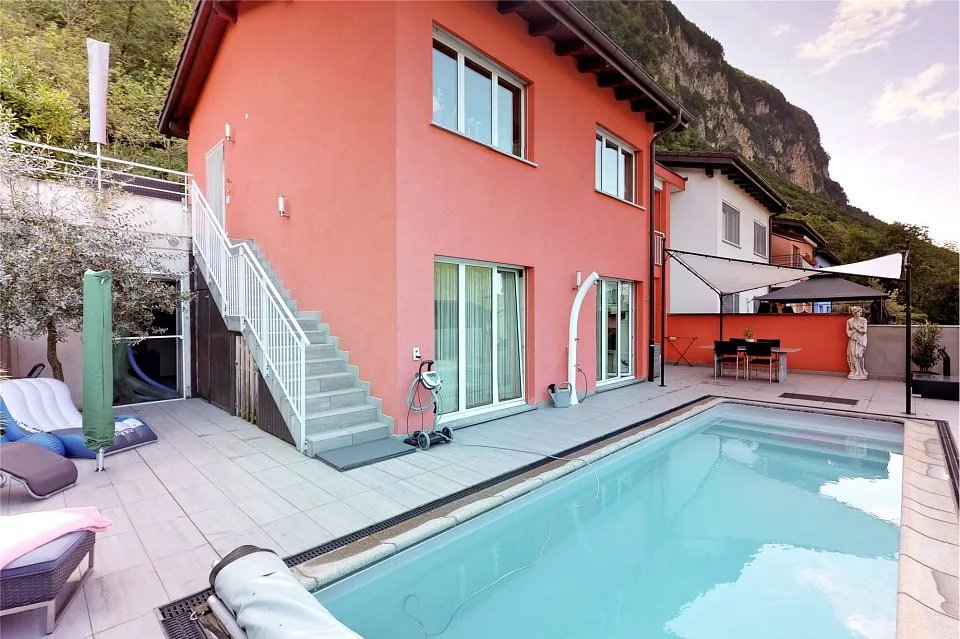 Komfortables Ferienhaus mit Pool und Terrasse