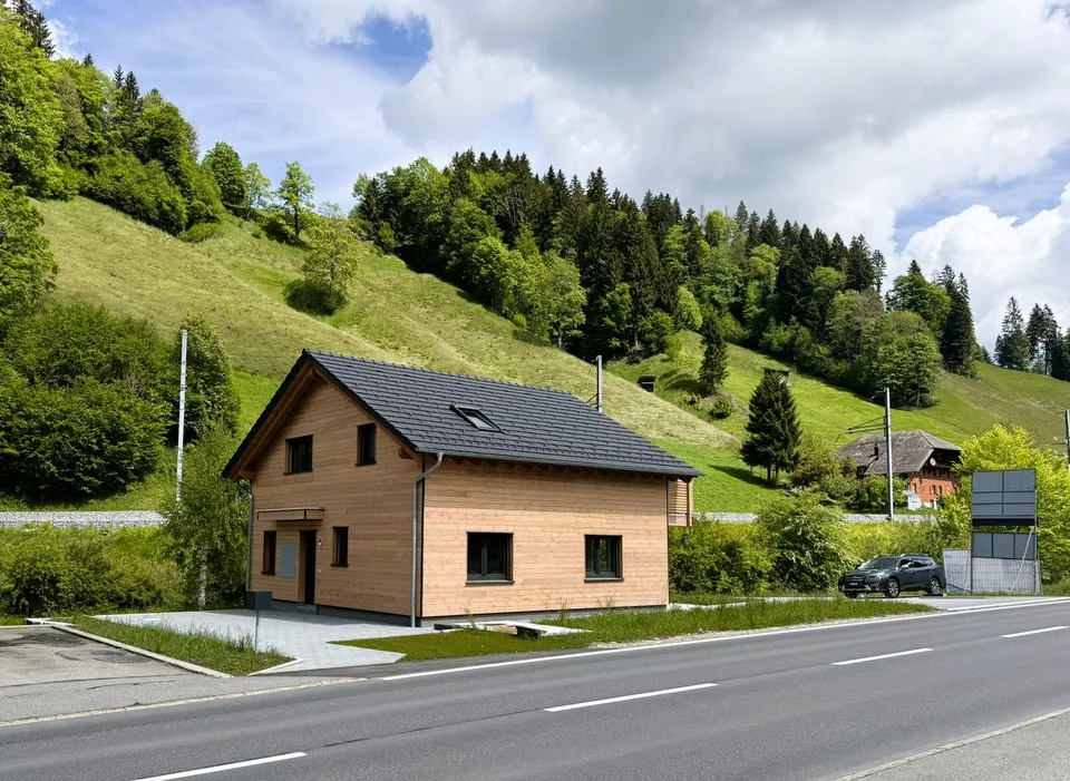 Casa unifamiliare moderna a Wiggen, costruita secondo lo standard Minergie, con grande giardino – foto 7 di 22