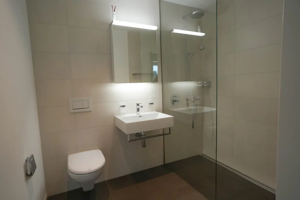 Appartamento in attico moderno con vista imprenabile sul lago di Bienne – foto 21 di 27