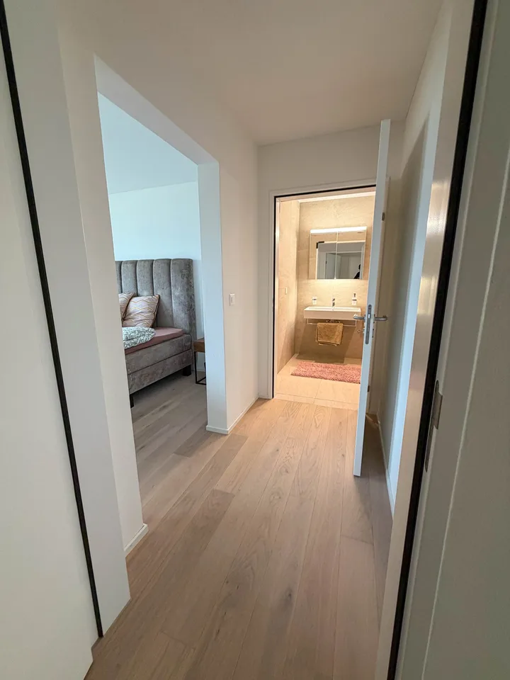 Appartamento in attico moderno con vista imprenabile sul lago di Bienne – foto 23 di 27