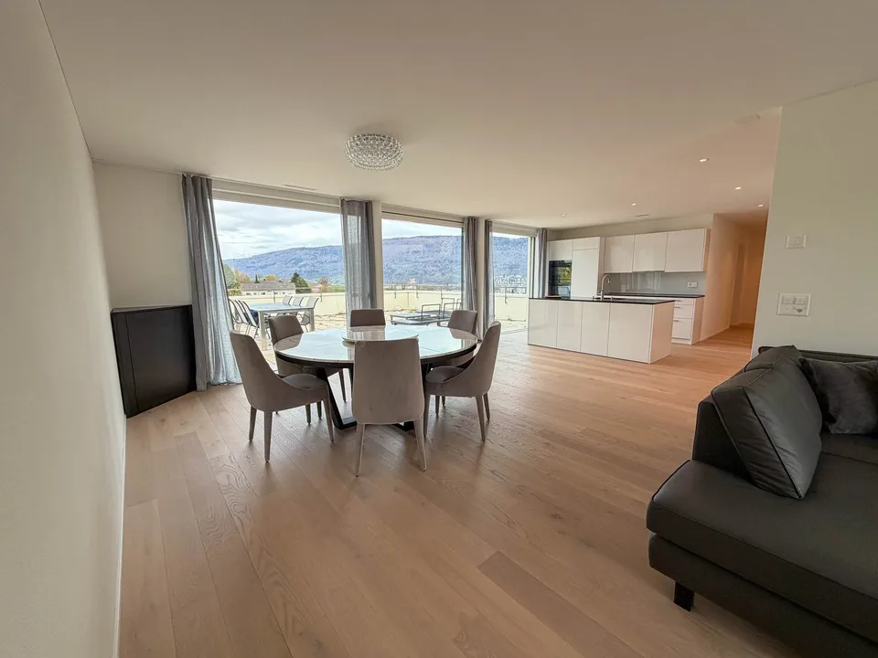 Appartamento in attico moderno con vista imprenabile sul lago di Bienne – foto 17 di 27