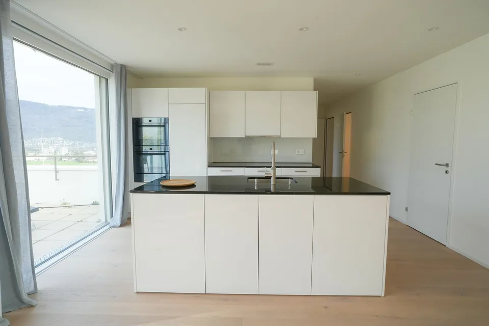 Appartamento in attico moderno con vista imprenabile sul lago di Bienne – foto 18 di 27