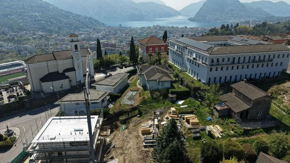 Prestigioso Apartment MIT STADT- UND SEEVIEW, mit großem Terrassenbereich und privatem Garten – Foto 7 von 7
