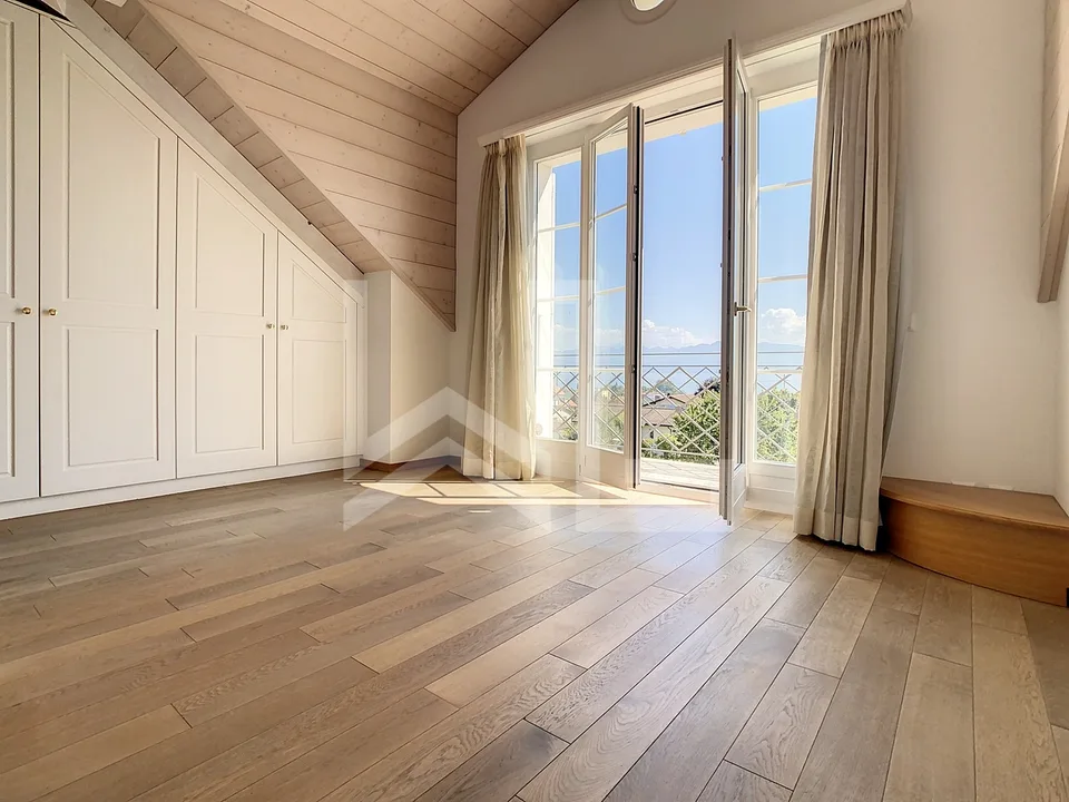 Propriété avec appartement attenant et piscine intérieure