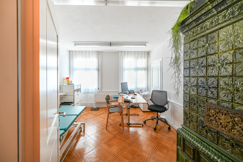 Immeuble de bureaux, de pratiques et de commerce dans un emplacement central