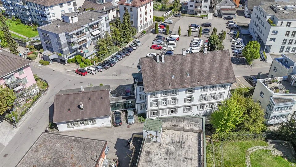 Immeuble de bureaux, de pratiques et de commerce dans un emplacement central