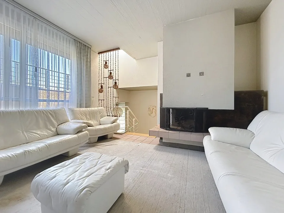Villa indipendente nelle alture di Neuchâtel, con vista lago e Alpi