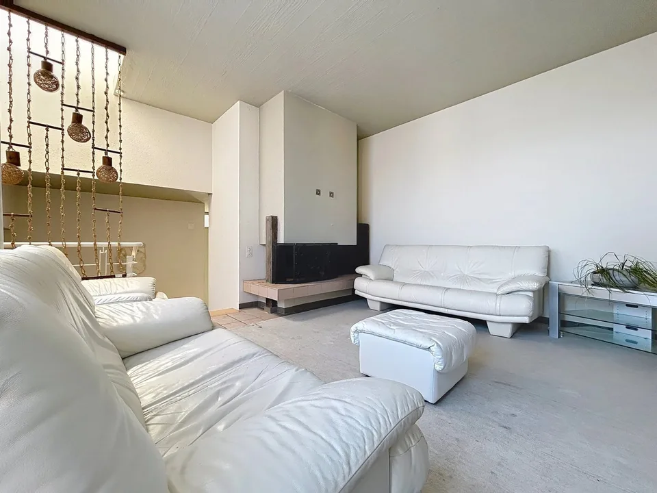 Villa indipendente nelle alture di Neuchâtel, con vista lago e Alpi