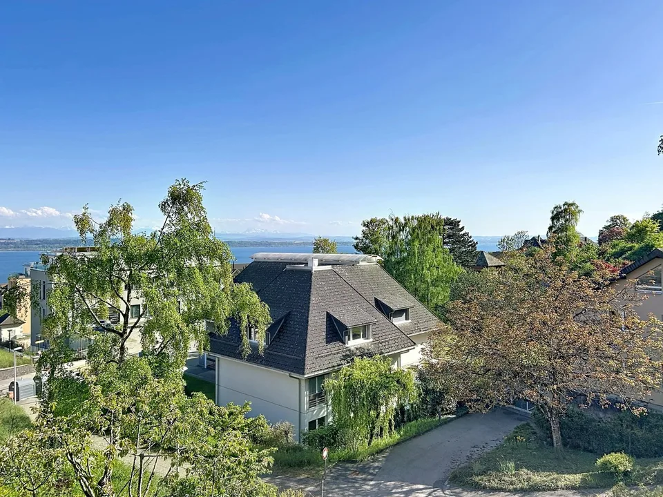 Villa indipendente nelle alture di Neuchâtel, con vista lago e Alpi