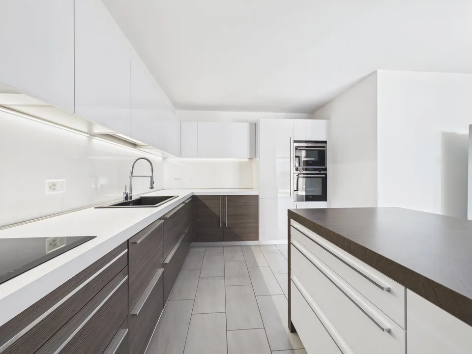 CASA CONTIGUA SU 3 PIANI CON GIARDINO E SPAZIO IDEALE PER STUDIO O ATTIVITA' INDIPENDENTE – foto 6 di 30