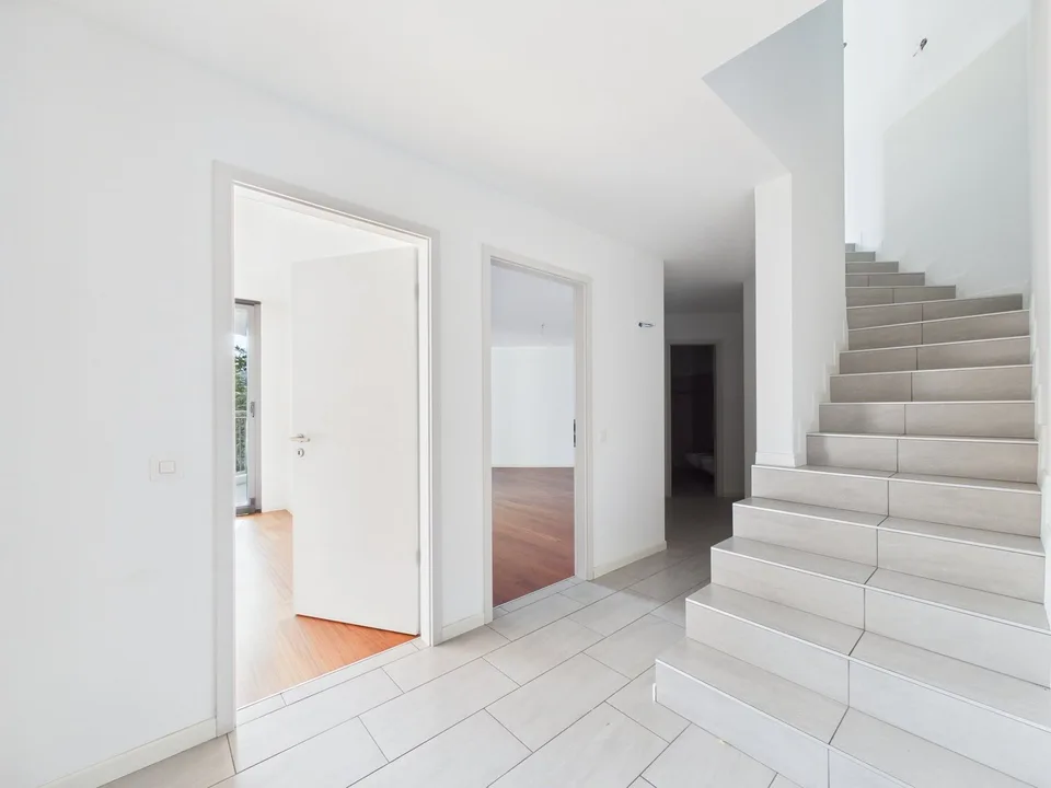 CASA CONTIGUA SU 3 PIANI CON GIARDINO E SPAZIO IDEALE PER STUDIO O ATTIVITA' INDIPENDENTE – foto 19 di 30
