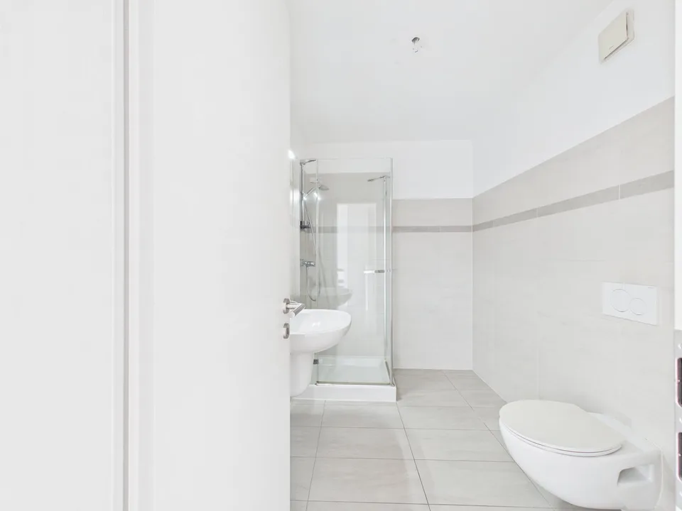 CASA CONTIGUA SU 3 PIANI CON GIARDINO E SPAZIO IDEALE PER STUDIO O ATTIVITA' INDIPENDENTE – foto 17 di 30