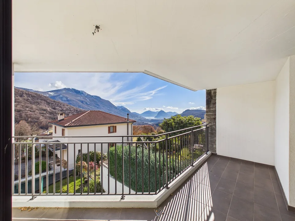 CASA CONTIGUA SU 3 PIANI CON GIARDINO E SPAZIO IDEALE PER STUDIO O ATTIVITA' INDIPENDENTE – foto 13 di 30