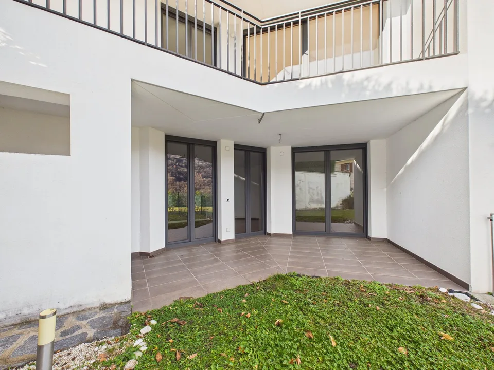 CASA CONTIGUA SU 3 PIANI CON GIARDINO E SPAZIO IDEALE PER STUDIO O ATTIVITA' INDIPENDENTE