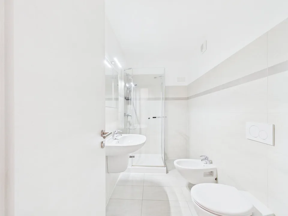 CASA CONTIGUA SU 3 PIANI CON GIARDINO E SPAZIO IDEALE PER STUDIO O ATTIVITA' INDIPENDENTE – foto 16 di 30