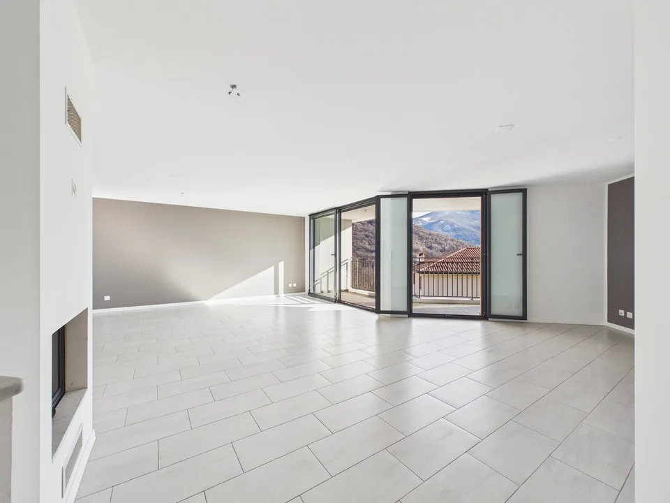 CASA CONTIGUA SU 3 PIANI CON GIARDINO E SPAZIO IDEALE PER STUDIO O ATTIVITA' INDIPENDENTE – foto 14 di 30